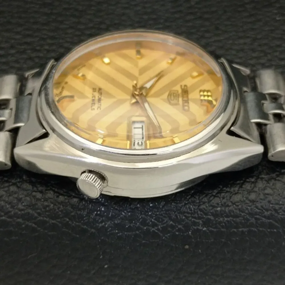 Vintage 1975 Seiko Automatic Mens Silver Watch W/daydate & Gold accents